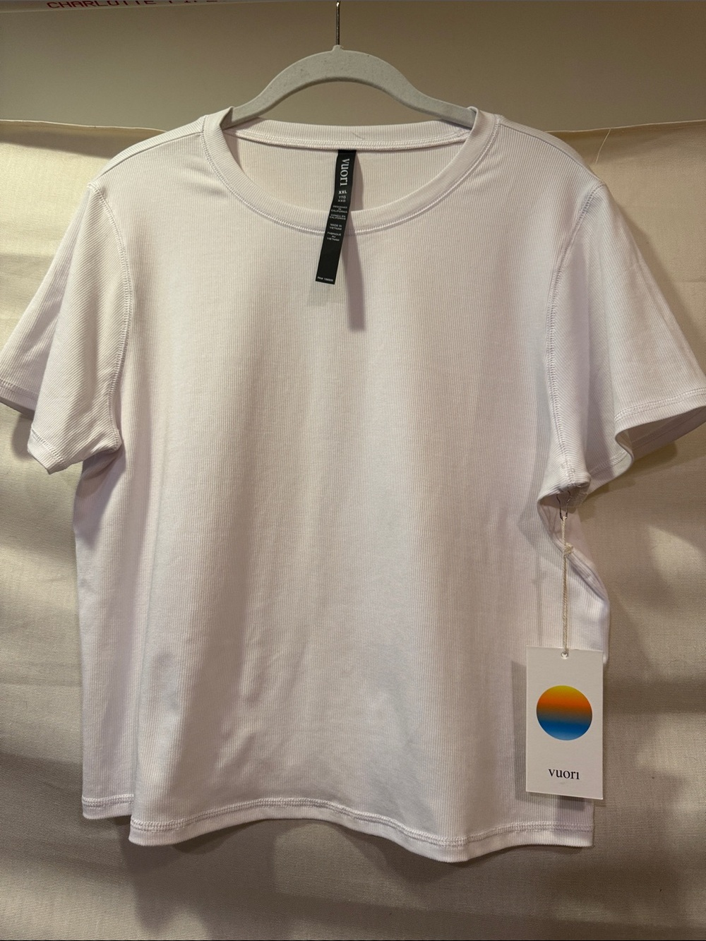 Vuori White Pose Fitted Athletic Tee Sz XL New With Tags